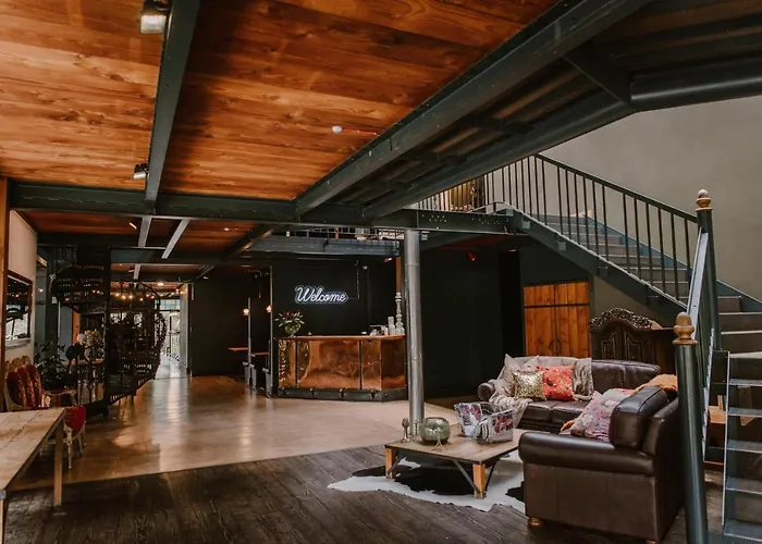 The Narrows Landing Hotel